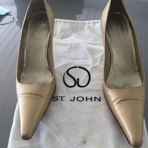 ST JOHN Pale Gold Napa shoes, size 9